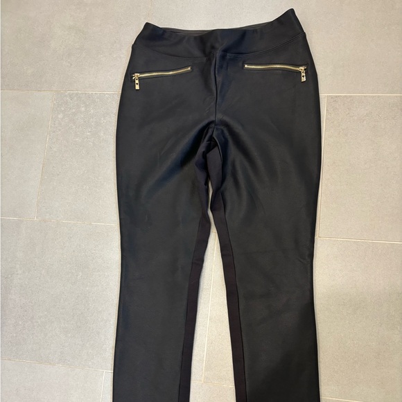 Faux leather front with gold zipper leggings - Picture 2 of 4